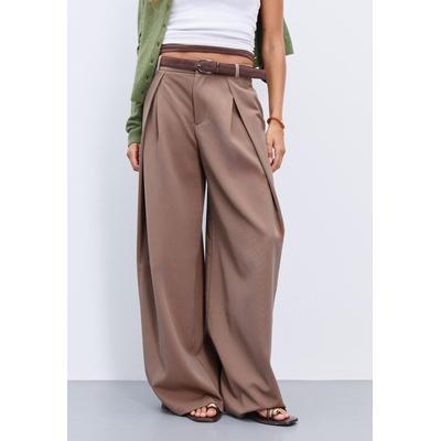 Stradivarius Maxi darted trousers with belt Brown 4
