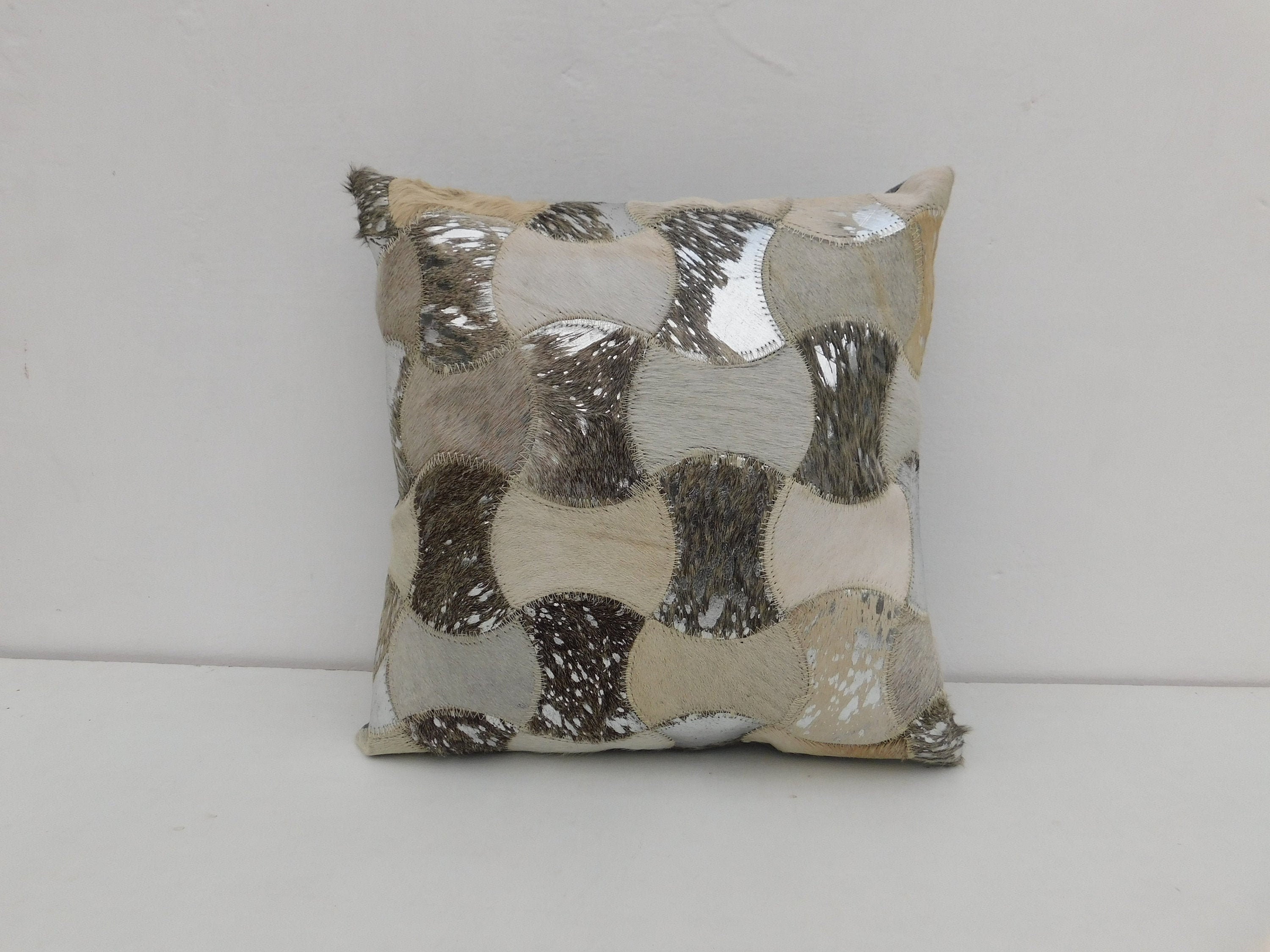 Fodera per cuscino in pelle bovina esotica marrone e bianca, cuscino in pelle 40 x 40 cm / Federa Silver Twilight