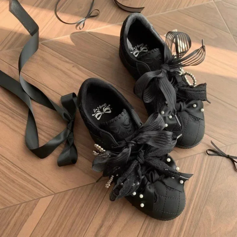Retro Spitze Dicken Boden Perle Schmetterling Knoten Casual Sport Schuhe frauen Rindsleder Version Dequn Schuhe Gummi Sohle Bord Schuhe