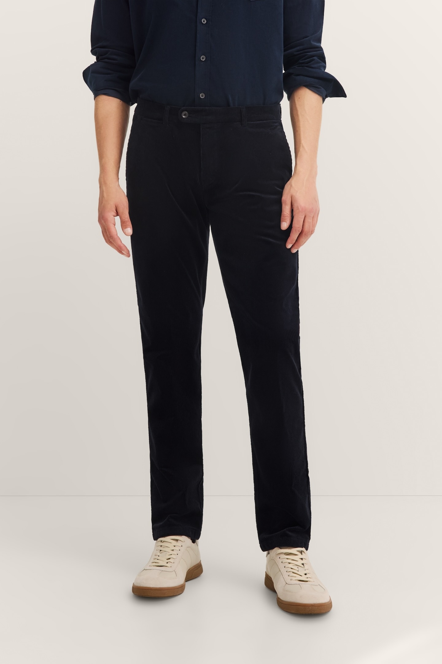 Cordhose BUGATTI "Modern Fit", Herren, Gr. 34, Länge 30, blau (390, marine), 77% Baumwolle, 22% Lyocell, 1% Elasthan, unifarben, normal, Hosen Cordhose, mit Soft Touch & Stretch-Komfort