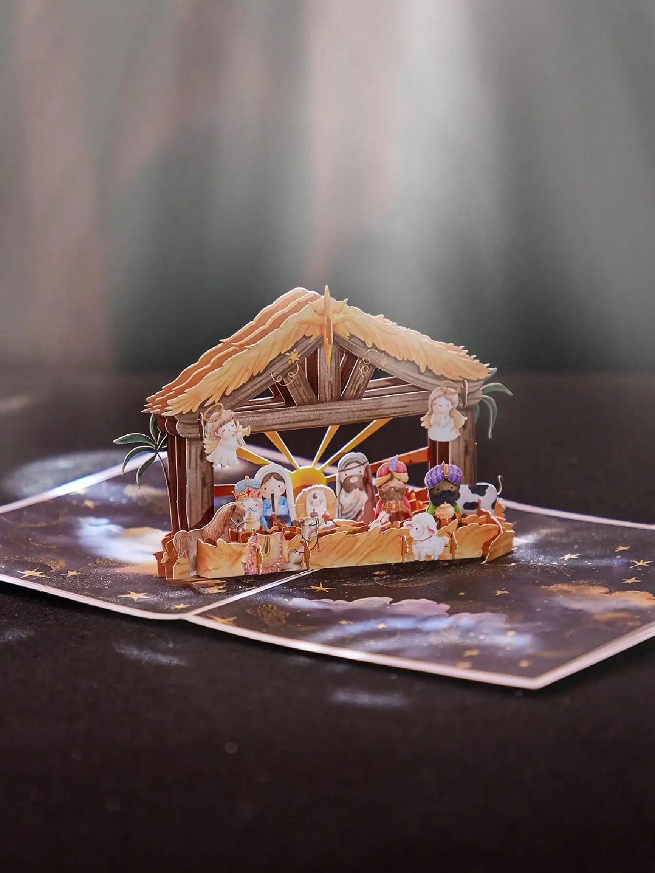 Bemalte Weihnachts-Popup-Karte – handgefertigter Gruß mit Krippenmotiv für Sie, Urlaubs-Dankeschön Image