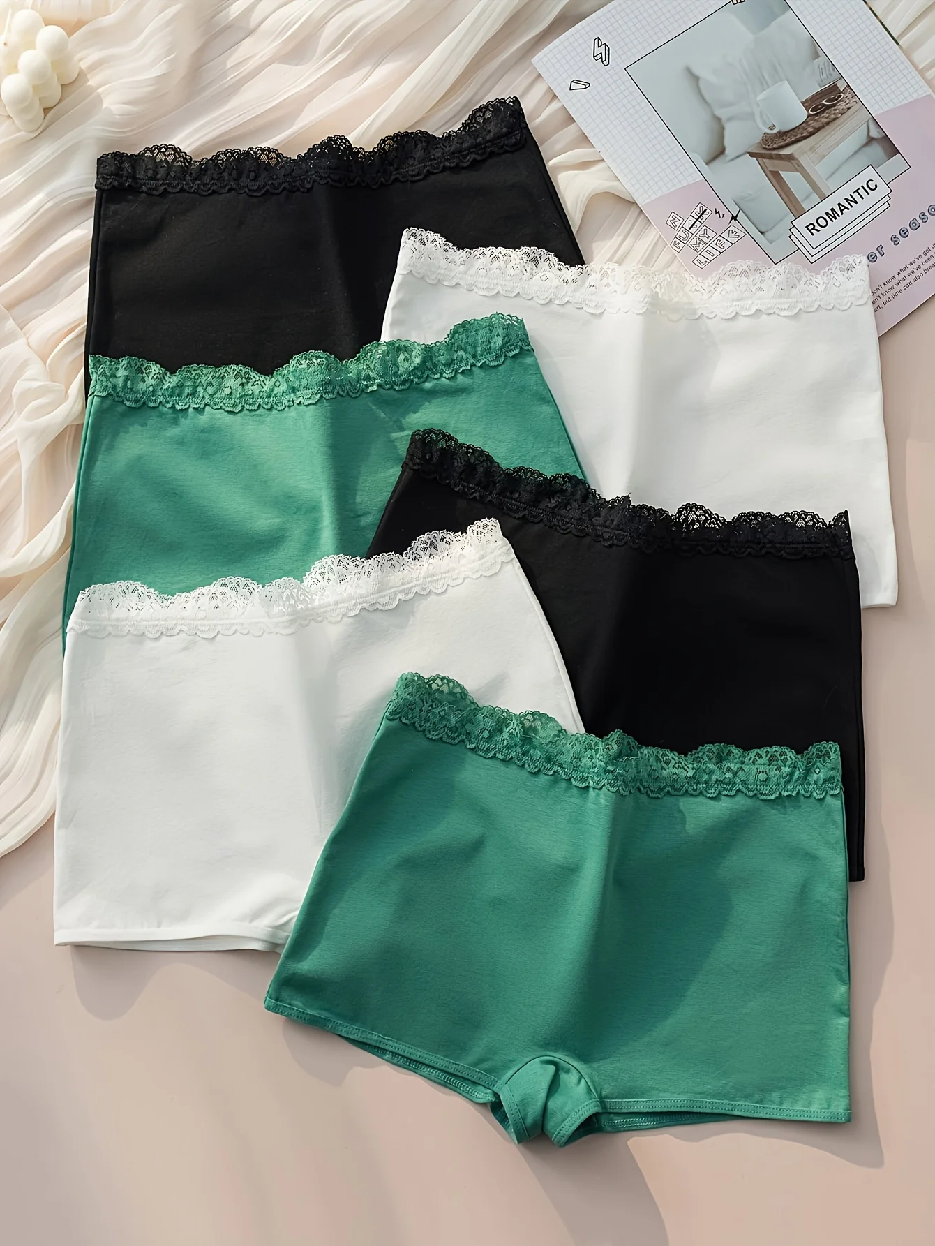 6-teiliger Damen-Slip aus reiner Baumwolle in verschiedenen Farben mit Spitzenbesatz, ein einfacher neuer Damenunterwäsche-Stil für Herbst und Winter Image