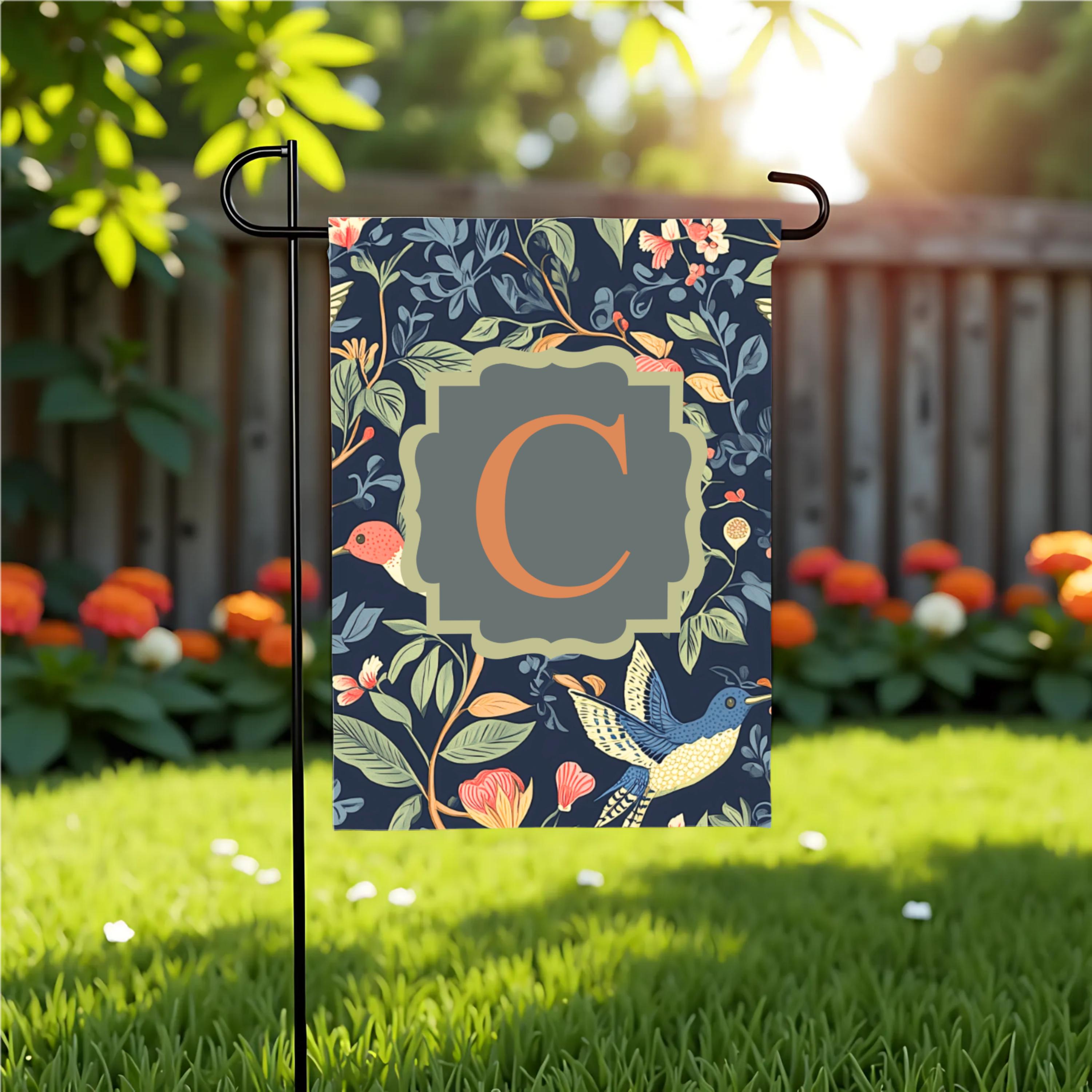 Bandiera da giardino con monogramma a forma di colibrì / Bandiera da giardino blu navy e verde / Decorazione esterna personalizzata / Bandiera da giar