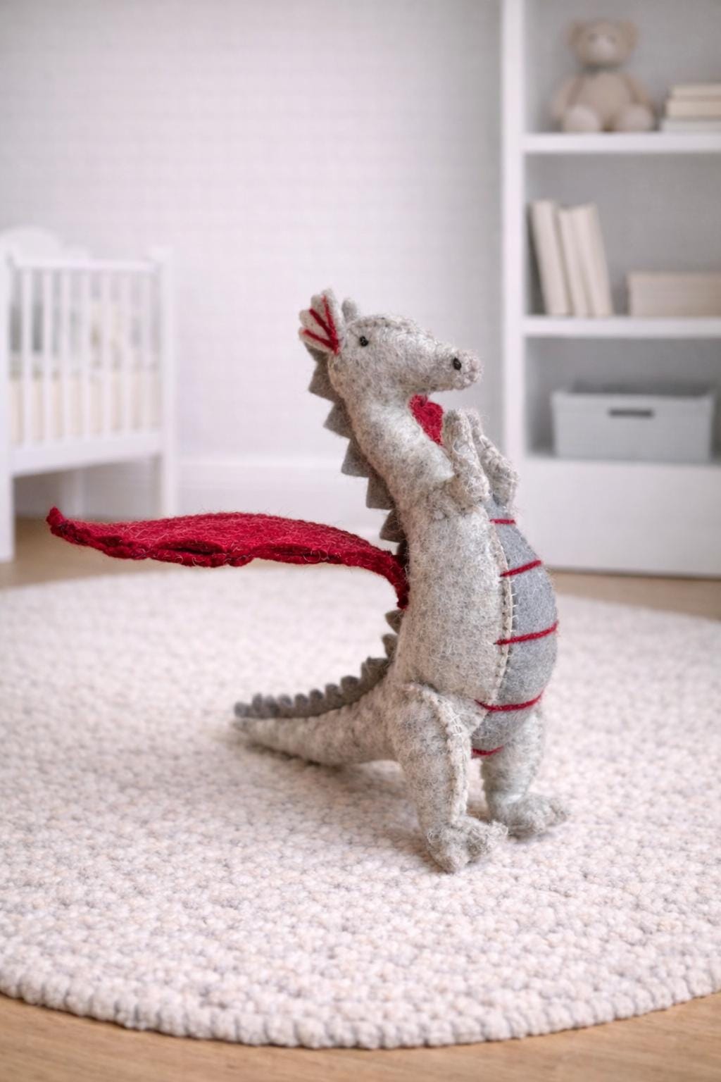 Drago di feltro grigio e rosso | Giocattolo | Figura decorativa | Drago | Giocattolo fatto a mano | Drago di feltro | Figura di feltro | Gioco del dra