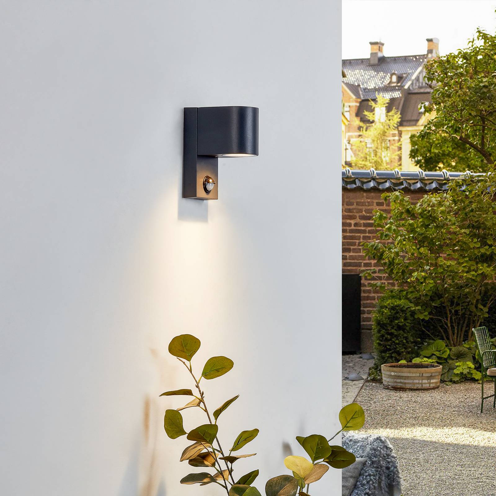 Lindby Gelso outdoor wall light, aluminium, 15 cm, GU10, sensor, Black, Aluminium, Modern, Outdoor Wall Light