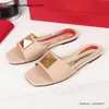 Gold Stud verzierte Leder-Slides-Schuhe, quadratisch, offene Zehenpartie, zum Anziehen, trendige Flats, Frühling, Sommer, Outdoor, Innenbereich, moderne Hausschuhe