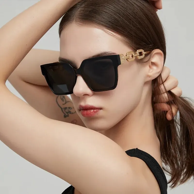 A Pair of PC Square Chain Sunglasses New NS Retro Sunglasses Personalized Sunglasses New Trend Big Box Ladies Sunglasses Ins Per