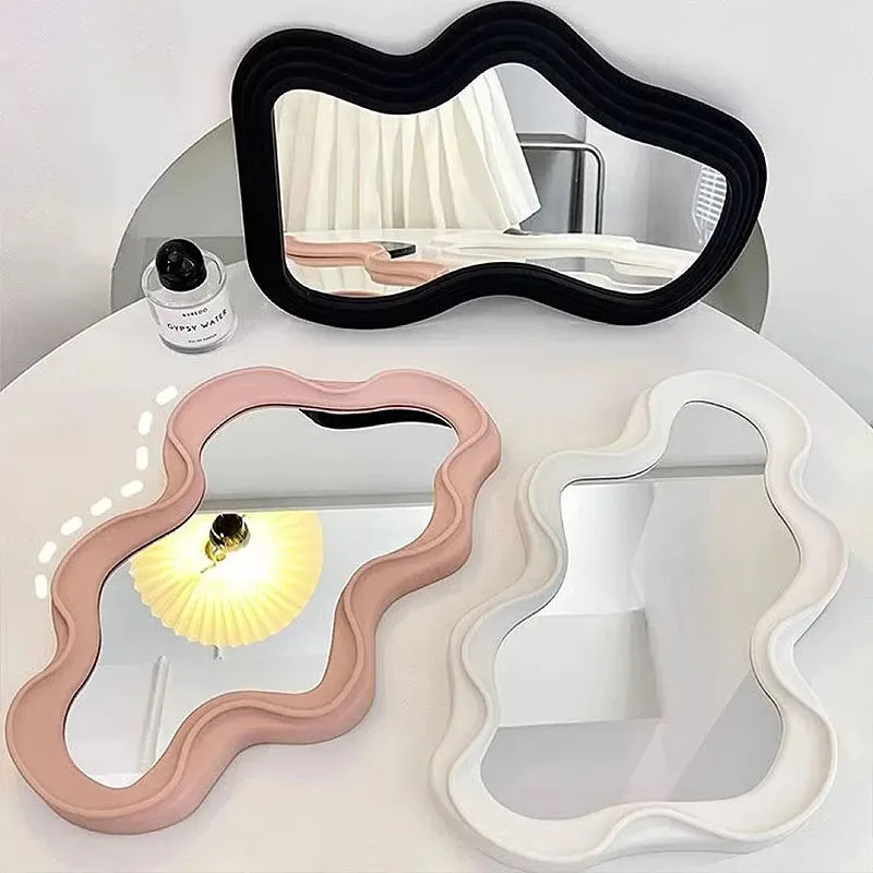 Unregelmäßig geformter Tisch-Kosmetikspiegel, wolkenförmiger Make-up-Spiegel, wasserdichter Badezimmer-Wandspiegel, dekorativer Spiegel