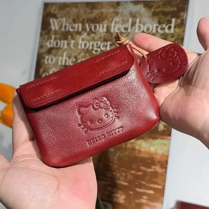 Sanrio Hello Kitty handgefertigte rote Leder-Geldbörse, niedliches Mini-Kt-tragbares Headset, Zertifikat, Handgepäck, kleine Kartentasche, Geschenk