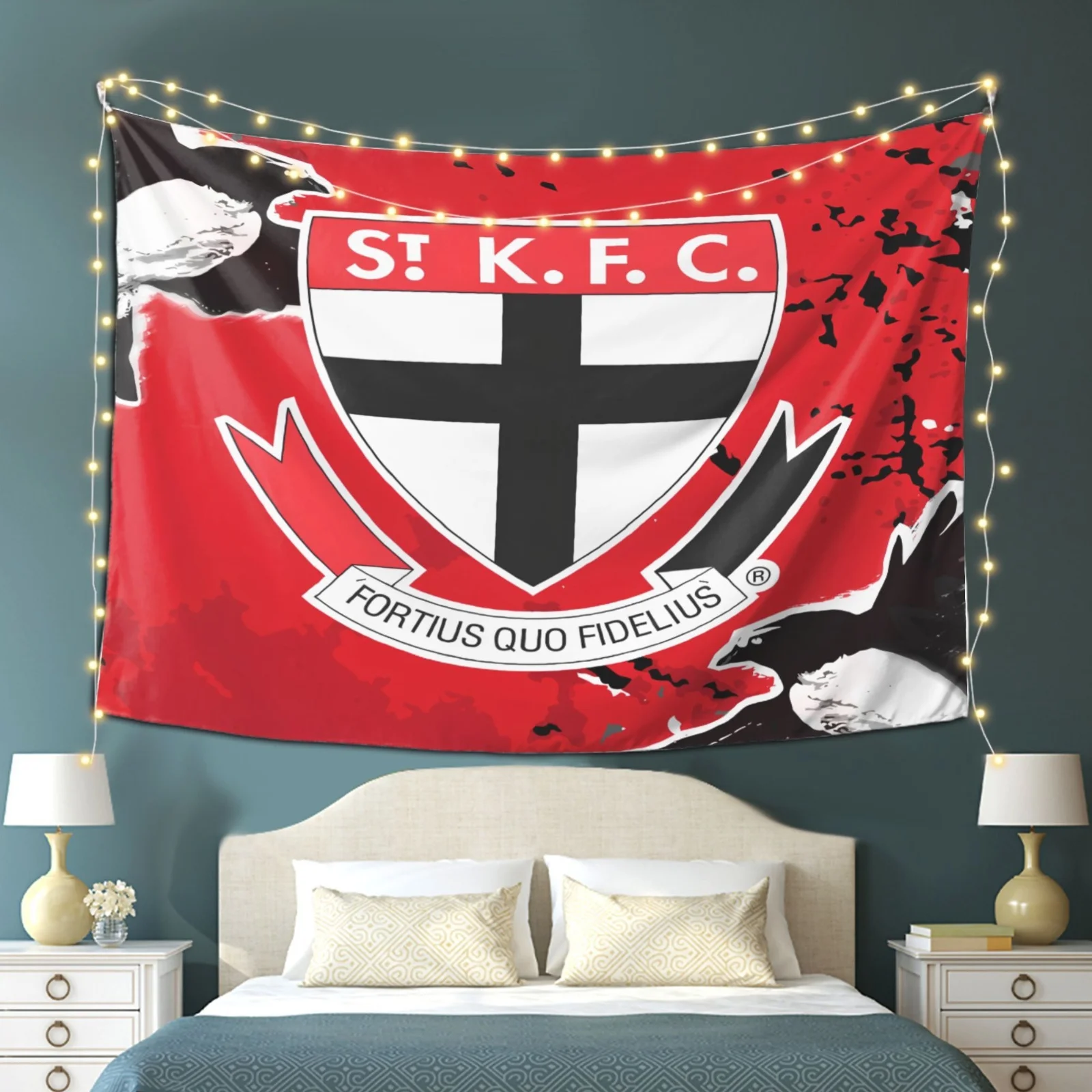 St. Kilda Football Club-Themen-Pfirsichhaut-Teppich, lebendiges rotes und schwarzes Design mit Kreuz- und Flügel-Emblem, künstlerische Heimdekoration Image