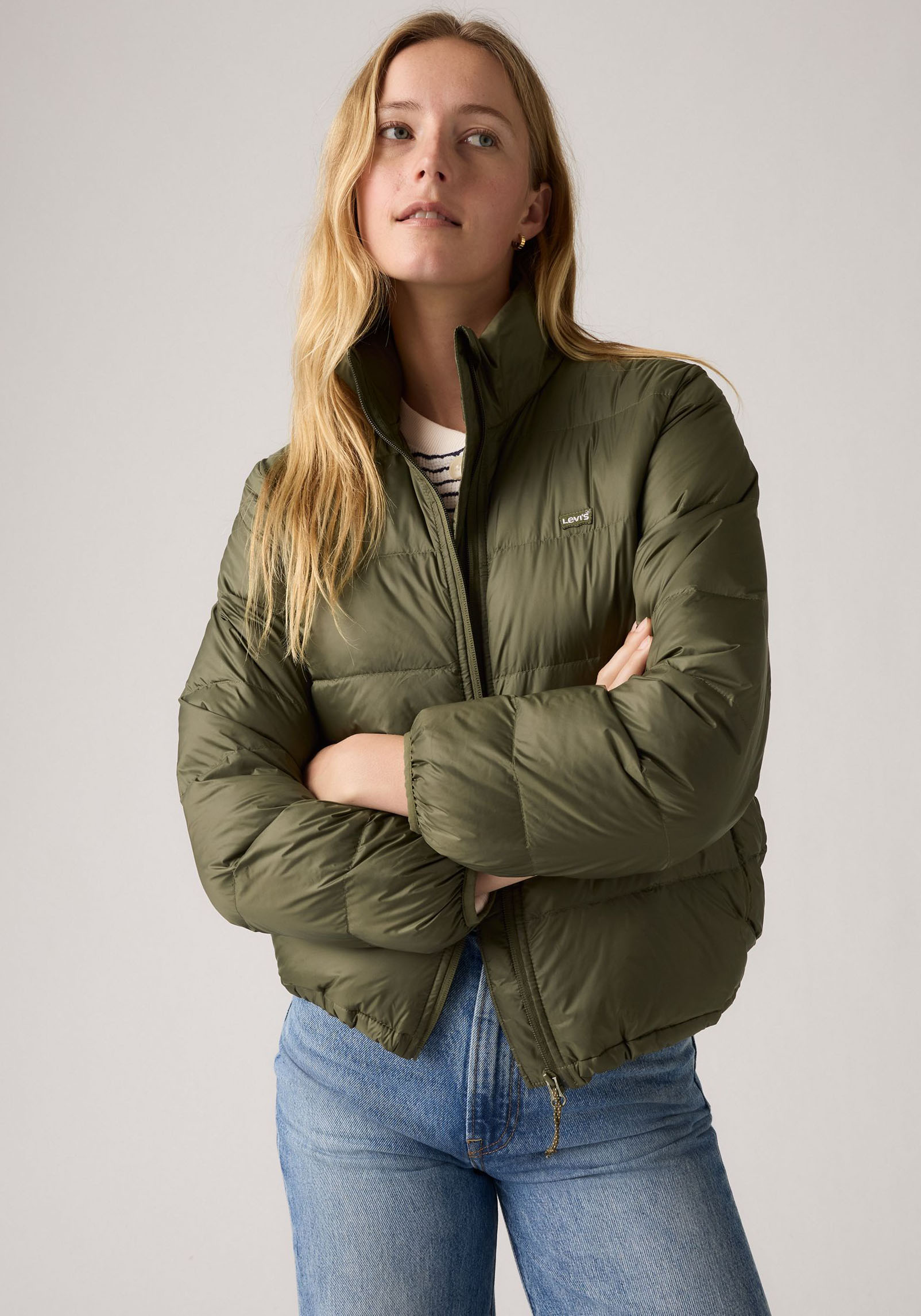 Kurzjacke LEVI'S "WMS PACKABLE JACKE", Damen, Gr. M (38), grün (ivy grün), Web, Obermaterial: 100% Polyamid, regular fit taillenbedeckt, ohne Ausschnitt, Jacken Kurzjacke, mit Taschen