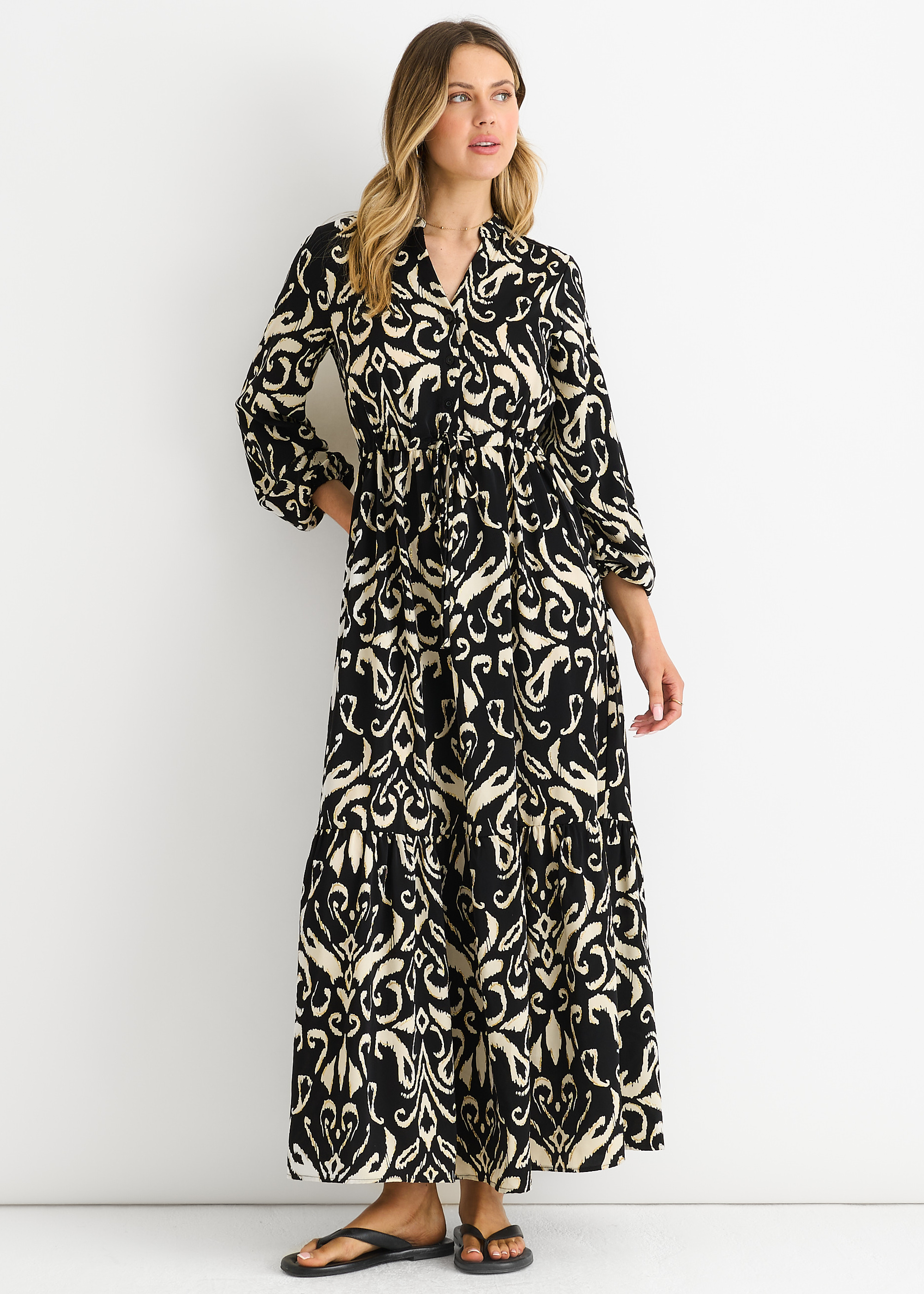 Schwarzes Ikat-Print Maxikleid mit gebundener Taille Image
