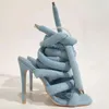 Marke grau/silbrig Füße Ring Wickel band Sandalen Mode Walk Show Damenschuhe Sommer neue Square Toe High Heels Größe 43