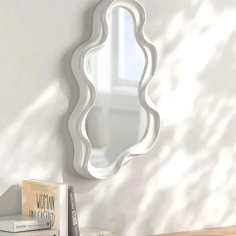 Unregelmäßiger wasserdichter Schminkspiegel, wolkenförmiger Kosmetikspiegel, Wandmontage im Badezimmer und Tischplatte mit doppeltem Verwendungszweck, dekorativer Spiegel