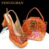 Venus Chan 2025, INS Orange Farbe, elegante Damen-Schuhe und Taschen-Set, Dekoration, Strasssteine, quadratischer Kopf, Damen-High-Heels-Schuhe