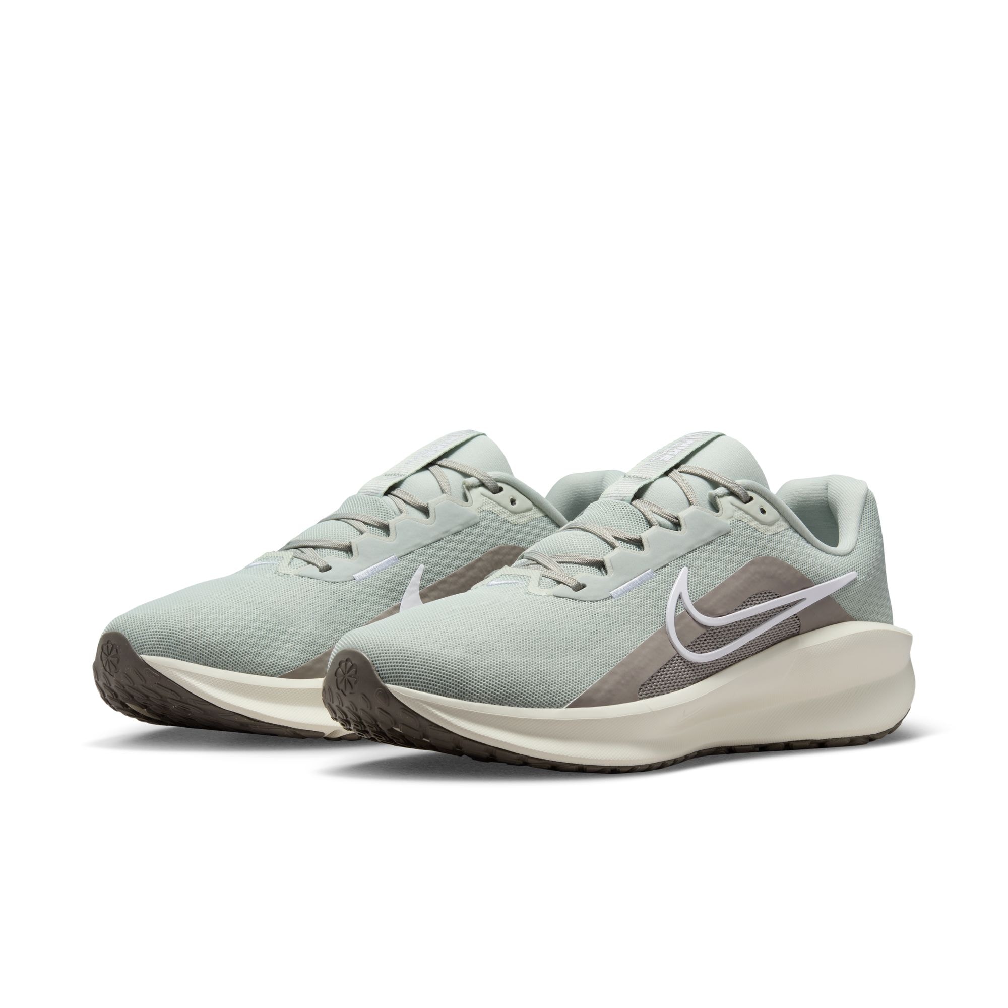 Laufschuh NIKE "DOWNSHIFTER 13", Gr. 42, silber (light silber, weiß, college grau, sail), Synthetik, Textil, Schuhe