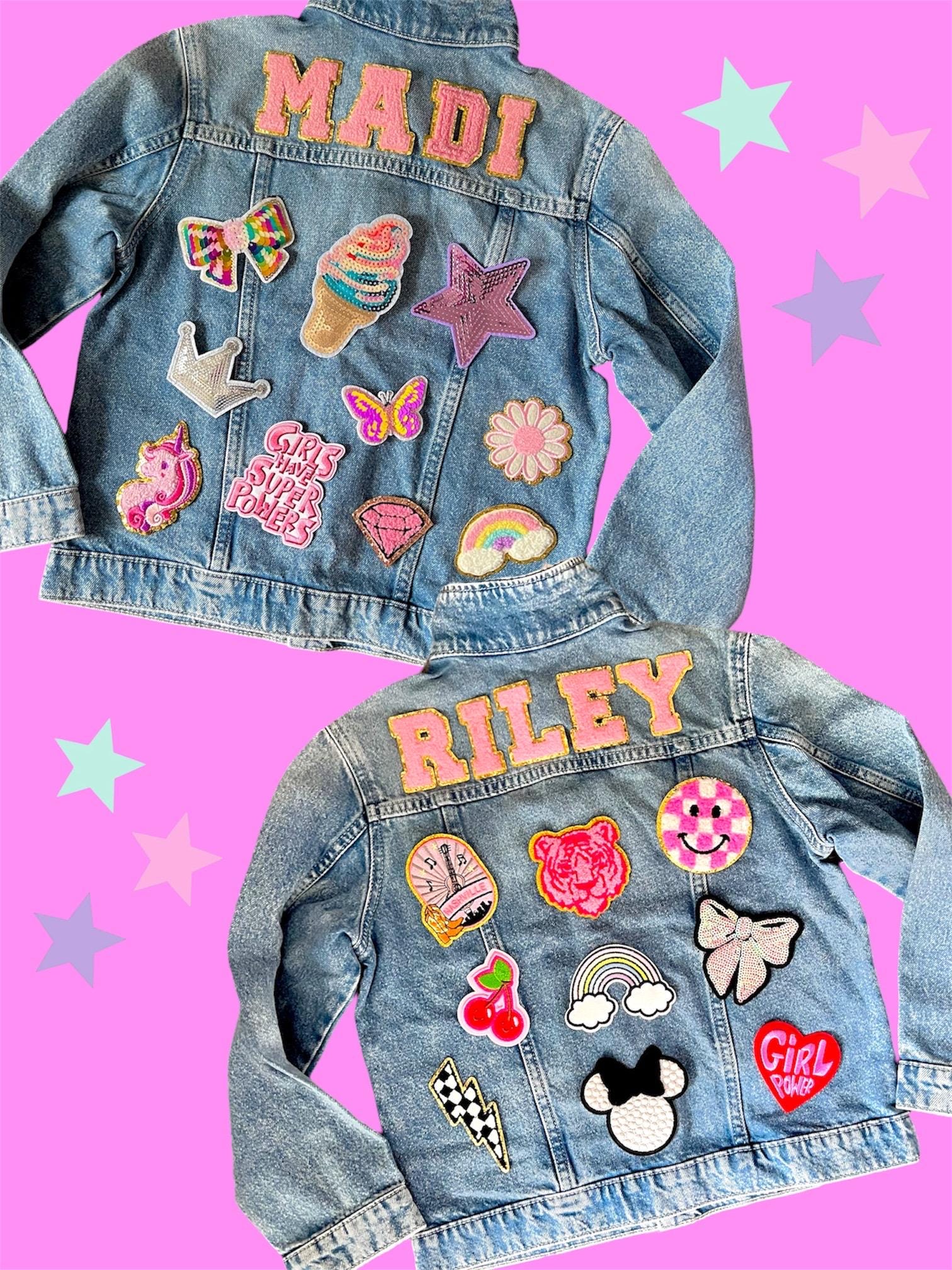 Giacca di jeans con toppa con lettera rosa per bambine / Giacca con toppa con nome / Giacca di jeans personalizzata per bambine / Giacca di jeans pers