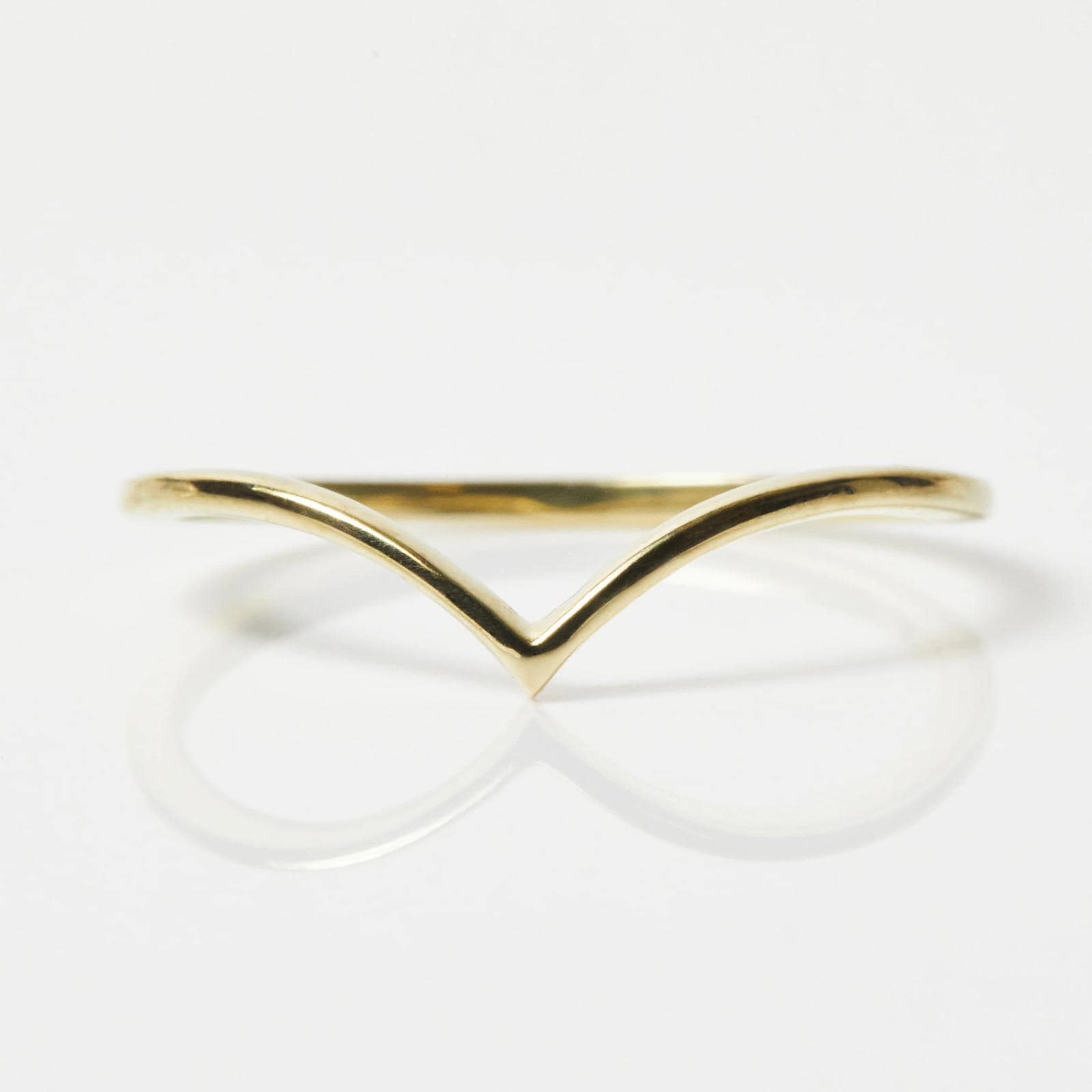 Anello a forcella, anello fatto a mano, delicato anello a zig zag in oro, anello a V riempito in oro 14k, anello impilabile in oro, sottile anello a z