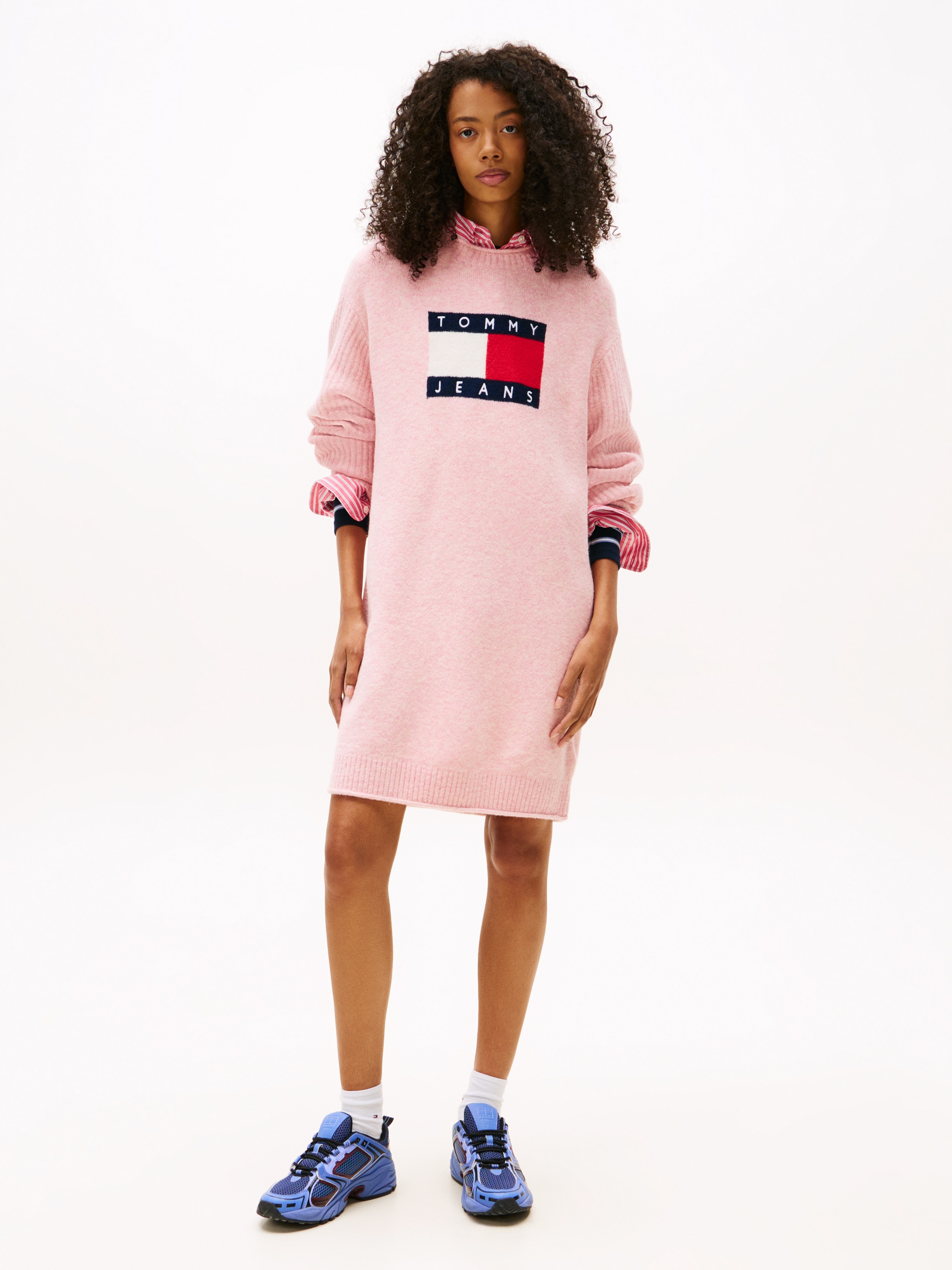 Strickkleid TOMMY JEANS "TJW FLAG SWEATER DRESS EXT", Damen, Gr. XXXL(46), N-Gr, rosa (mystic pink htr), Feinstrick, Obermaterial: 70% Polyacryl, 23% Polyamid, 5% Wolle, 2% Elasthan, meliert, unifarben, Casual, Rundhals, Kleider Image