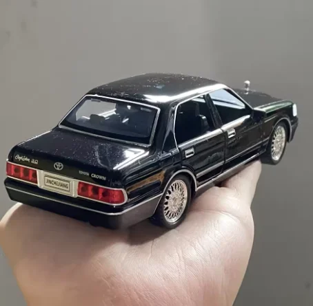 1:32 Toyota Crown Royal Oldtimer Legierung Druckguss Modellauto Kinderspielzeugauto Miniaturfahrzeug Sammlung Hobbys Urlaub