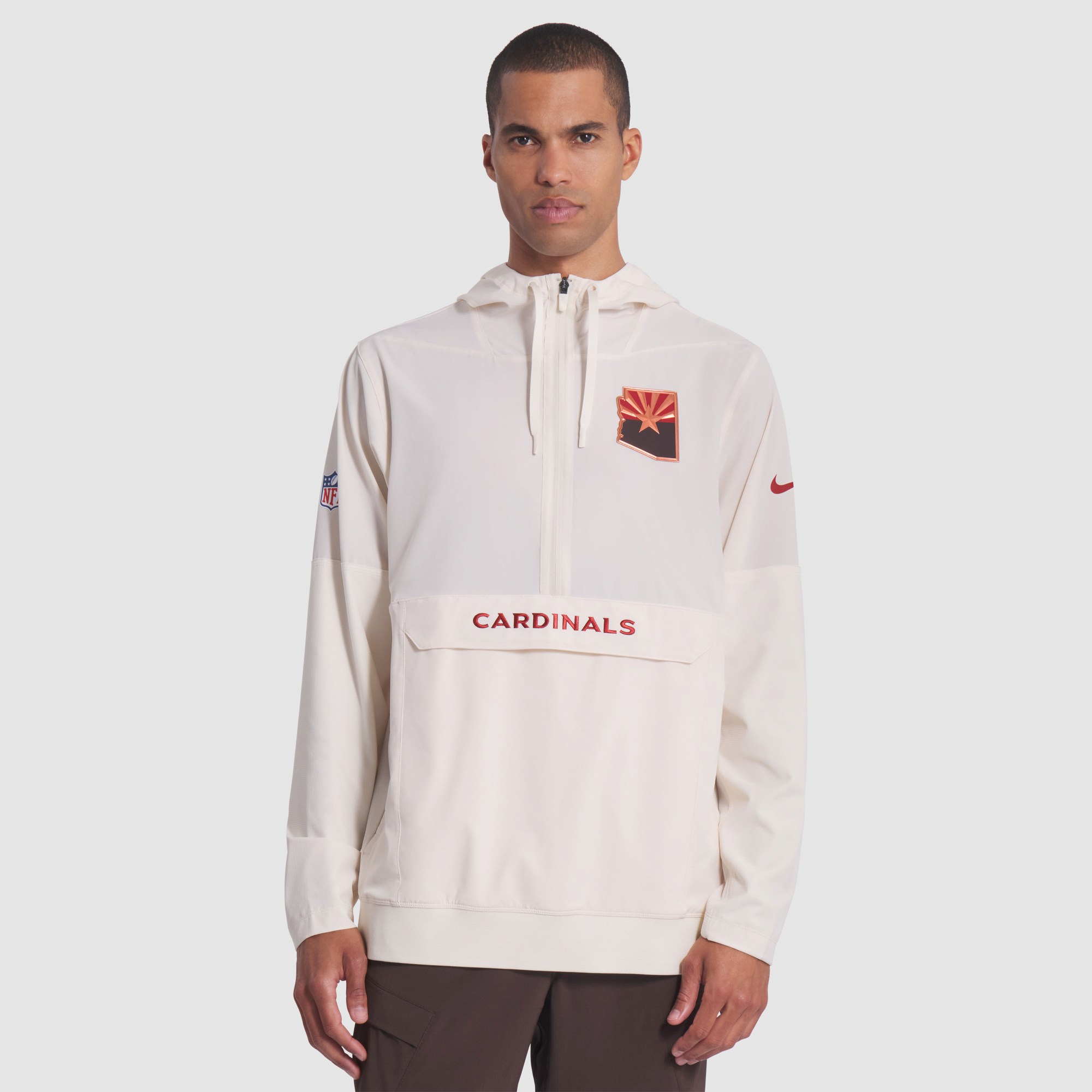 Herren Nike Natural Arizona Cardinals 2025 Rivalries Collection Sideline Anorak Hoodiejacke mit halbem Reißverschluss Image