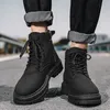 Einfarbige Plateau-Lederschuhe für Herren, dicke Sohle, neu in der Designer-Common Social Man, Freizeitstiefel, Luxus-Verkauf, Größe 45, Pu-On