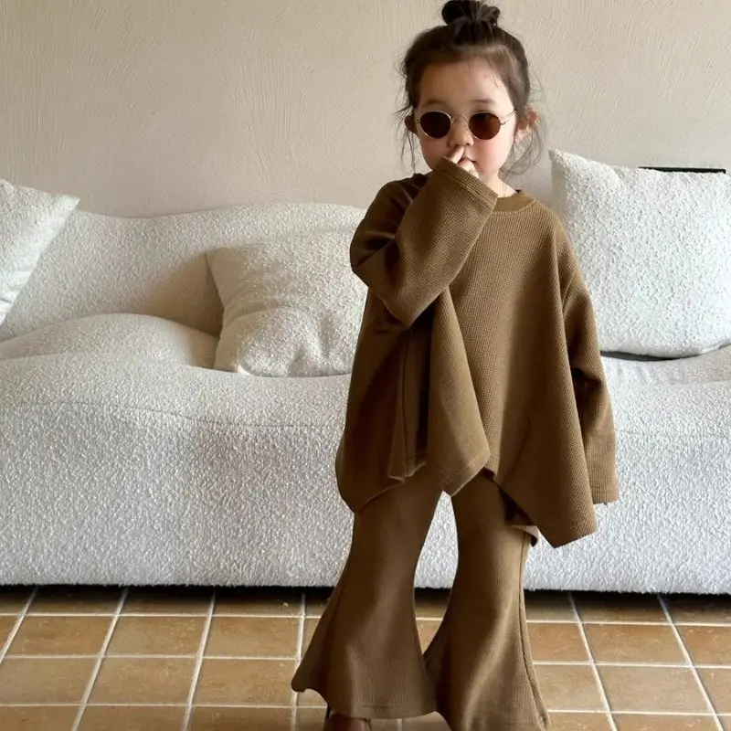 Herbst-Set für Mädchen – lockeres Cape-Oberteil und ausgestellte Hose, Frühlings-Herbst-Modetrend-Outfit für Mädchen, Baby-Outfit-Set Image