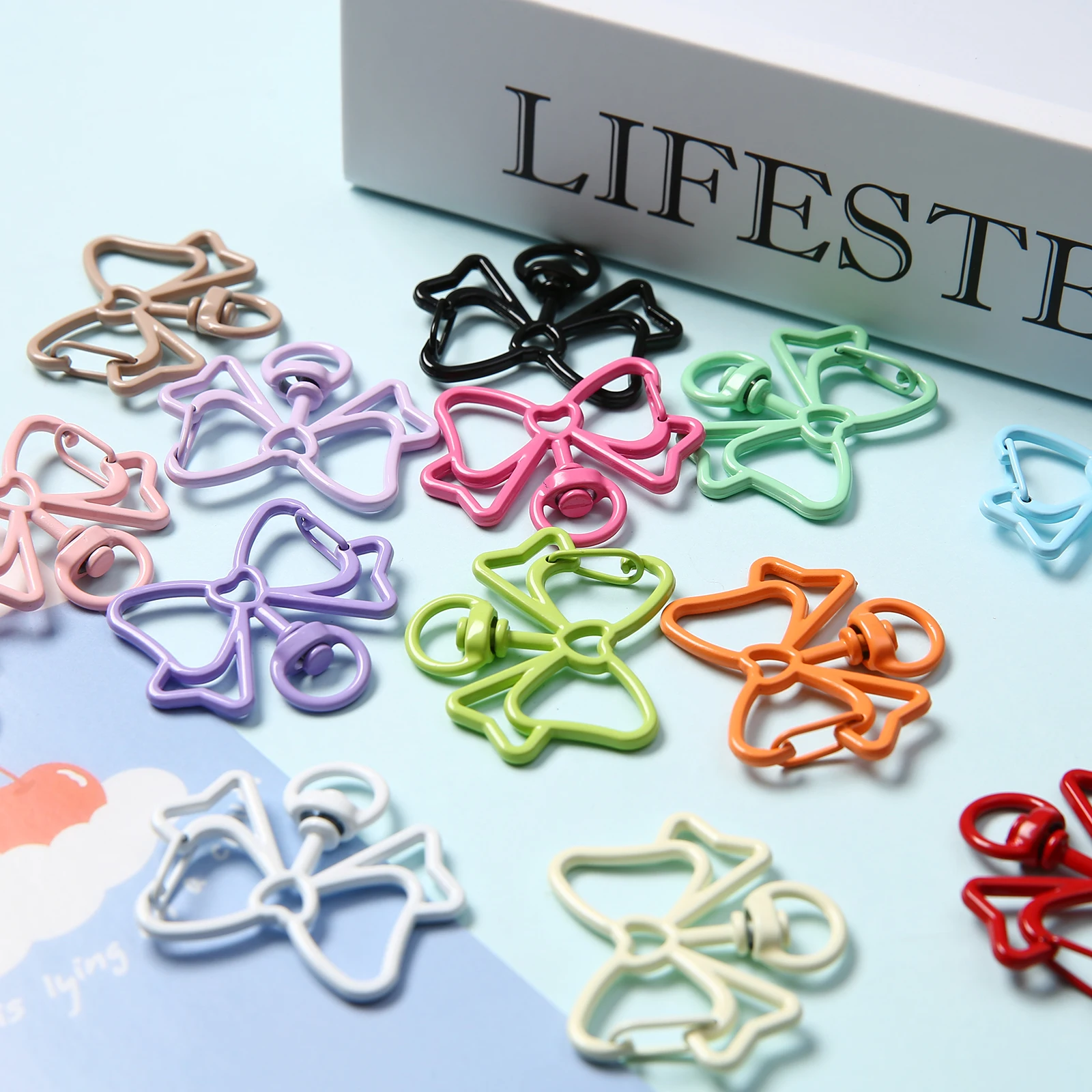 1/5/10/20/50 PCS Bowknot Form Bunte Frühling Karabiner Metall Schlüsselbund Verschluss Haken Für DIY Schlüsselbund Tasche Puppe Anhänger Schmuck Image