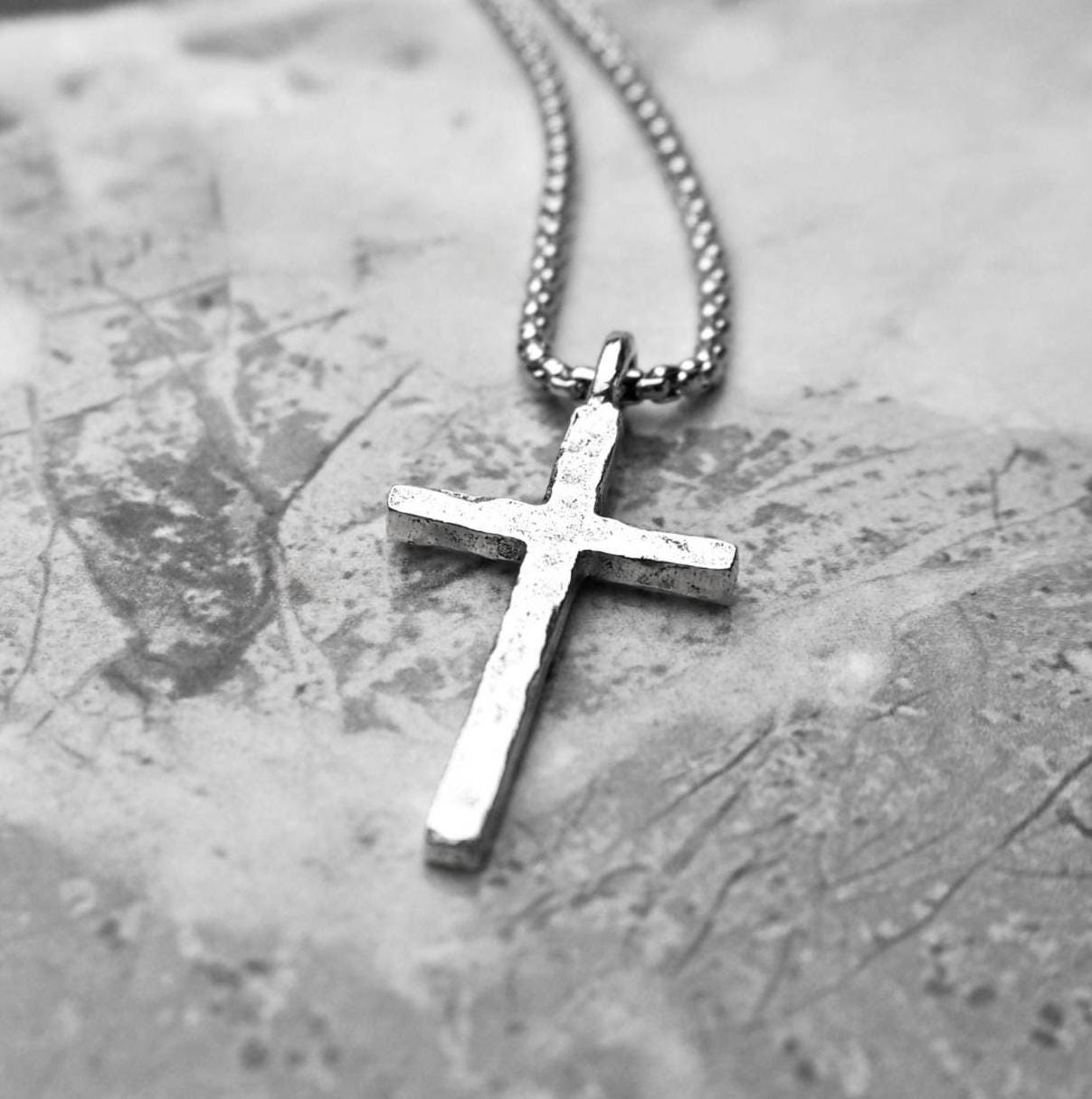Collana da uomo con croce in argento rustico / Collana da uomo con ciondolo a croce rustico in acciaio inossidabile argento / Collana da uomo con cate