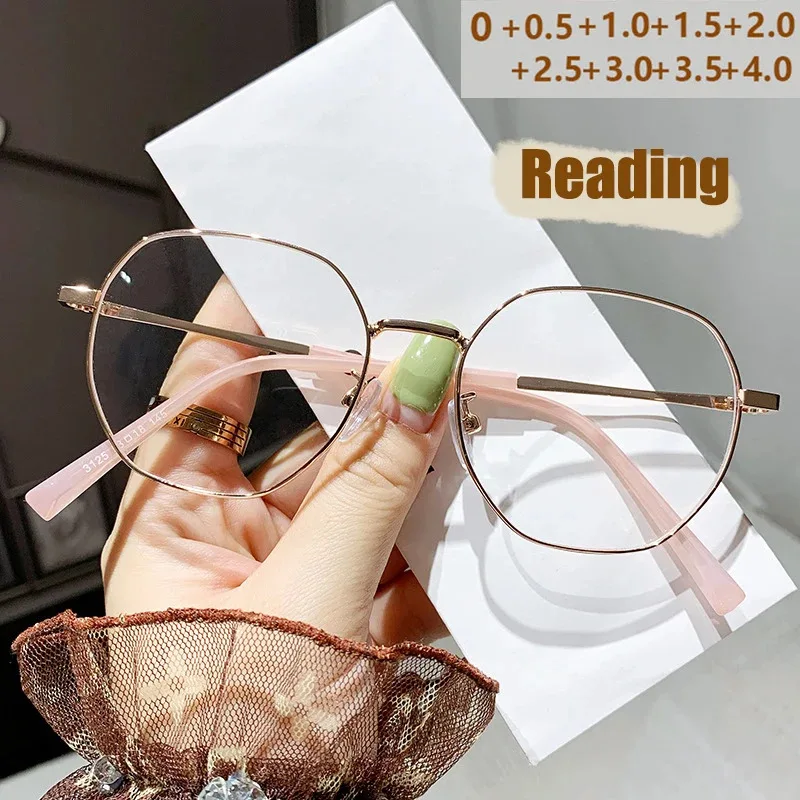 Modische polygonale Anti-Blaulicht-Lesebrille aus Metall und die progressive Brille lässt Sie jünger aussehen Image