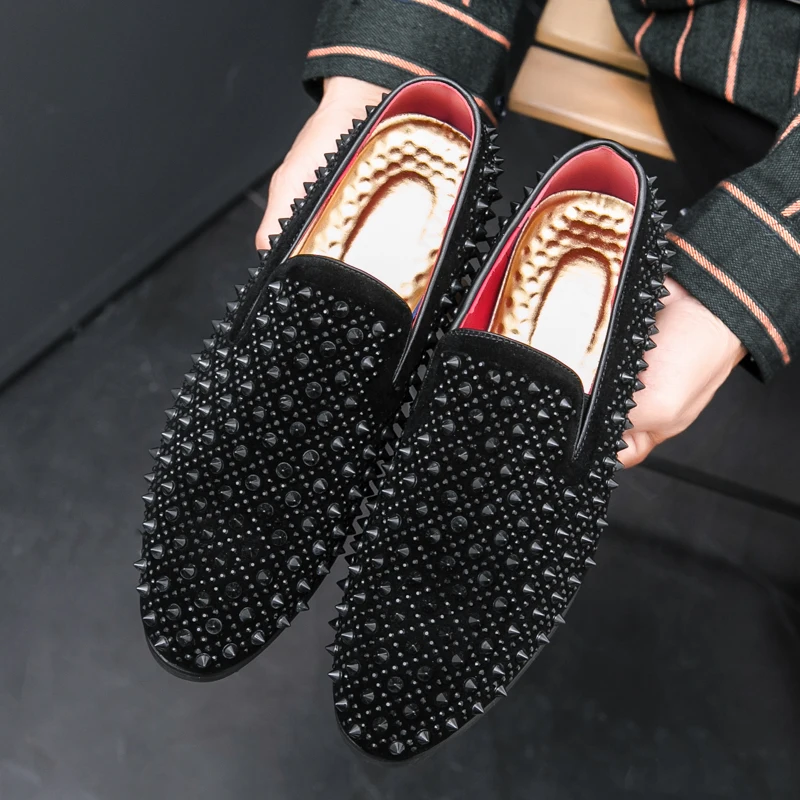 Schwarz Wildleder Nieten Spikes Mokassins Schuhe Herren Kittel Sandalen Casual Schuhe Männer Party Kleid Wohnungen Faulenzer Zapatillas Hombre