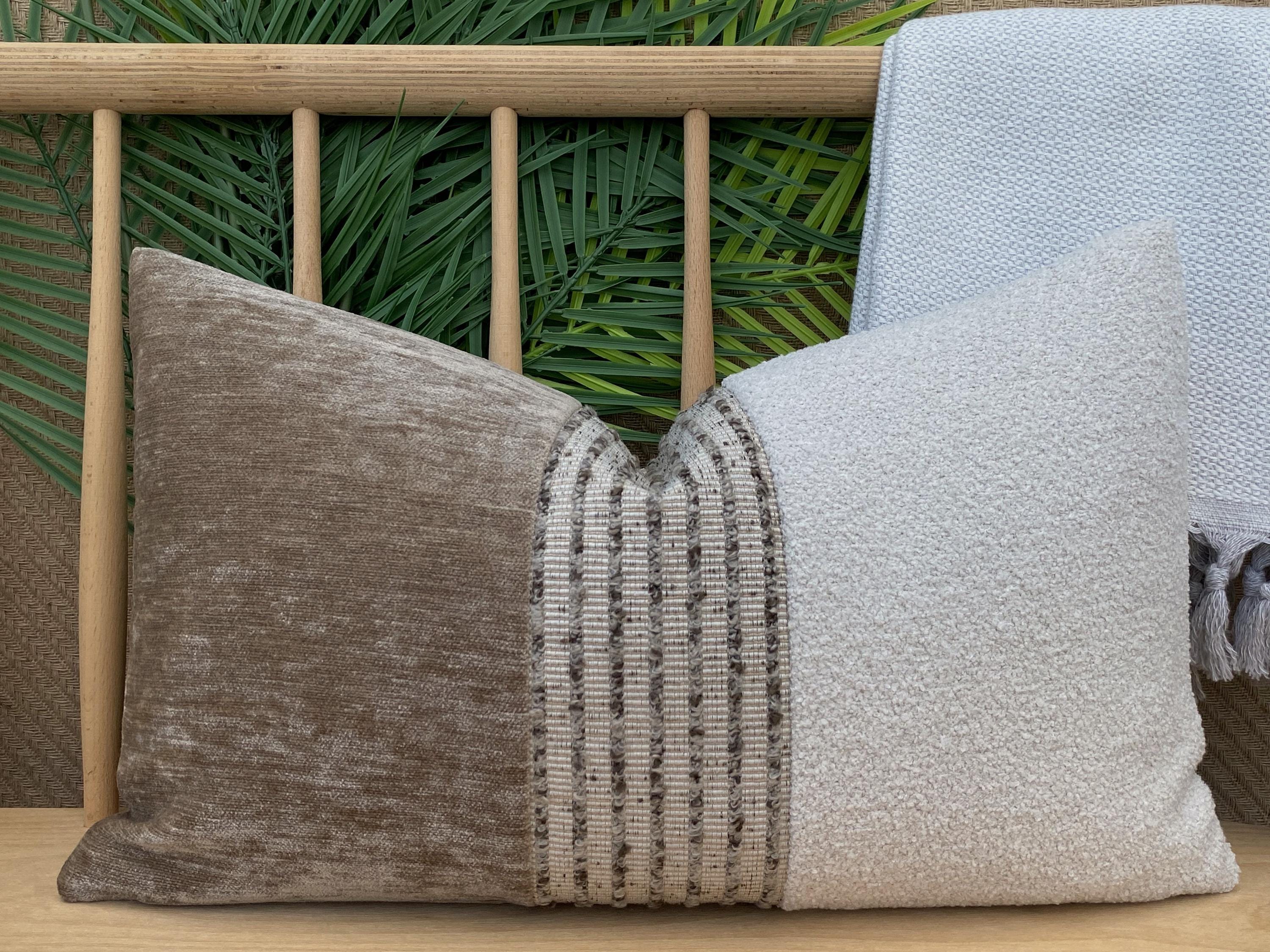 Federa per cuscino bouclé color tortora e beige chiaro, federa per cuscino color tortora, beige chiaro e a righe, federa per cuscino di design, federa