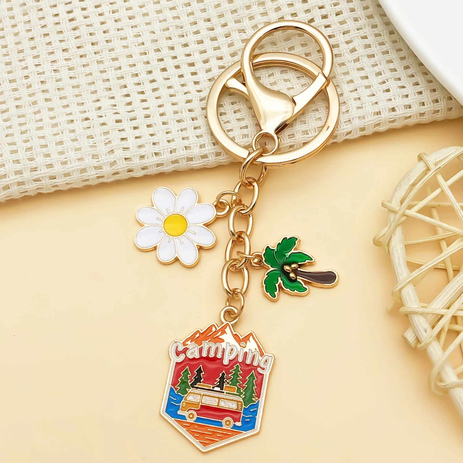 1PC Drip Oil Travel Vacation, Coconut, Building Logo 8-förmiger Hummer-Schlüsselanhänger, geeignet für Autos, Rucksäcke, modische Schlüsselanhänger Image