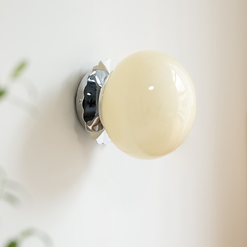 moderne Bauhaus-Kugelglas-Wandleuchte Image