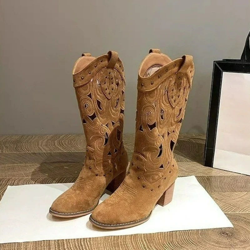 Damenstiefel, hohl bestickt, Westernstiefel, Retro-Wildleder, Cowboystiefel, klobige Absätze, Damenschuhe, Designer-Nieten-Stiefel mit mittlerer Wade