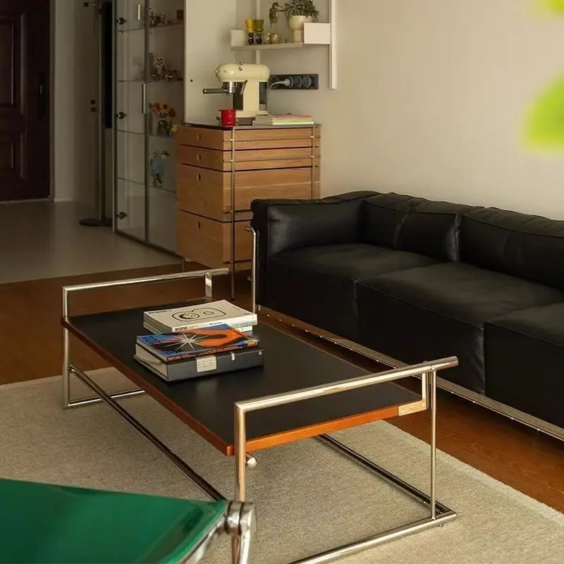 Nordischer Couchtisch für kleine Wohnungen, modernes, minimalistisches, leichtes Luxusdesign, Retro-Stil, niedriger Sofatisch aus Edelstahl.