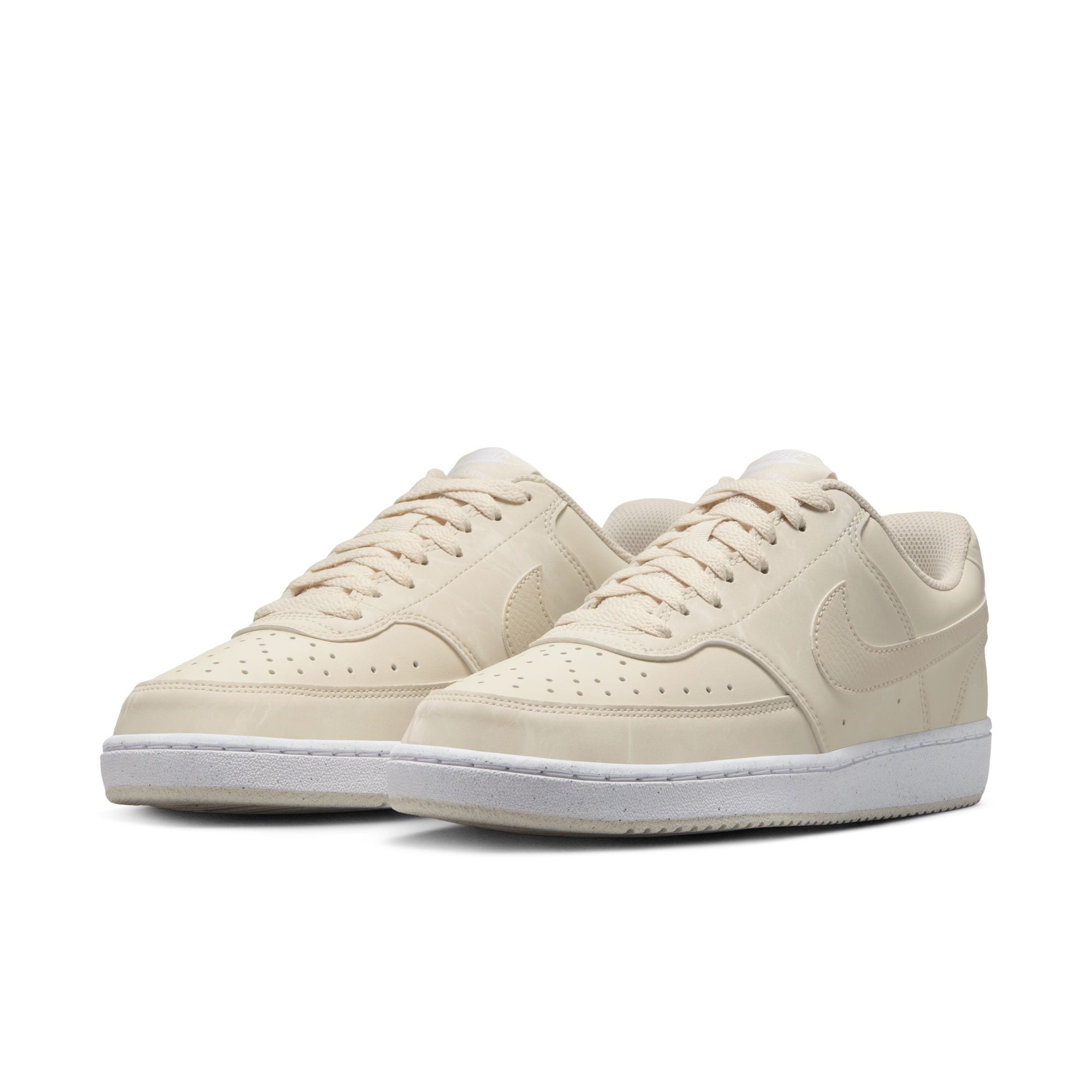 Sneaker NIKE SPORTSWEAR "W COURT VISION LO NN", Damen, Gr. 38, lt orewood brn, lt orewood brn, weiß, Synthetik, Schuhe Sneaker