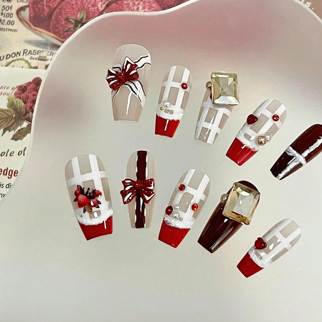 10 Stück handgefertigte Sargnägel, schöne künstliche Nägel, weihnachtliche rote und weiße Nagelkunst, geeignet für Frauen zur Verwendung Image