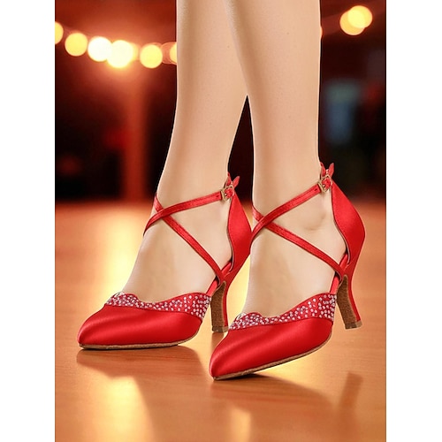 Rote Satin-Ballsaal-Tanzschuhe für Damen – Pumps mit geschlossener Spitze, gekreuzten Riemen und hohem Absatz und Strass-Detail für die Gatsby-Party professionelle Tanzparty Image