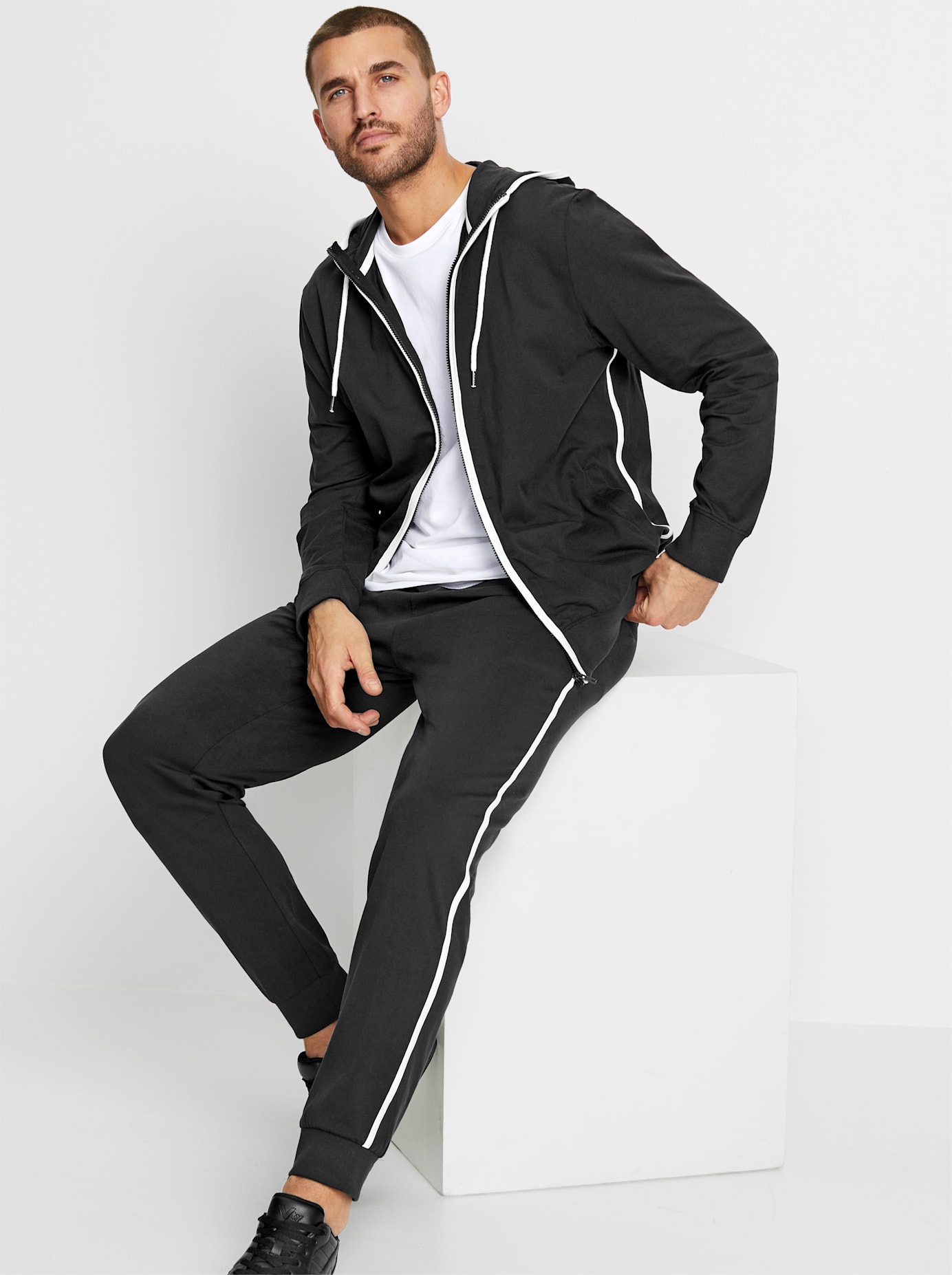 Freizeitanzug CATAMARAN, Herren, Gr. 60/62, schwarz-weiß (schwarz, weiß), 60% Baumwolle, 40% Polyester, Sportanzüge Image