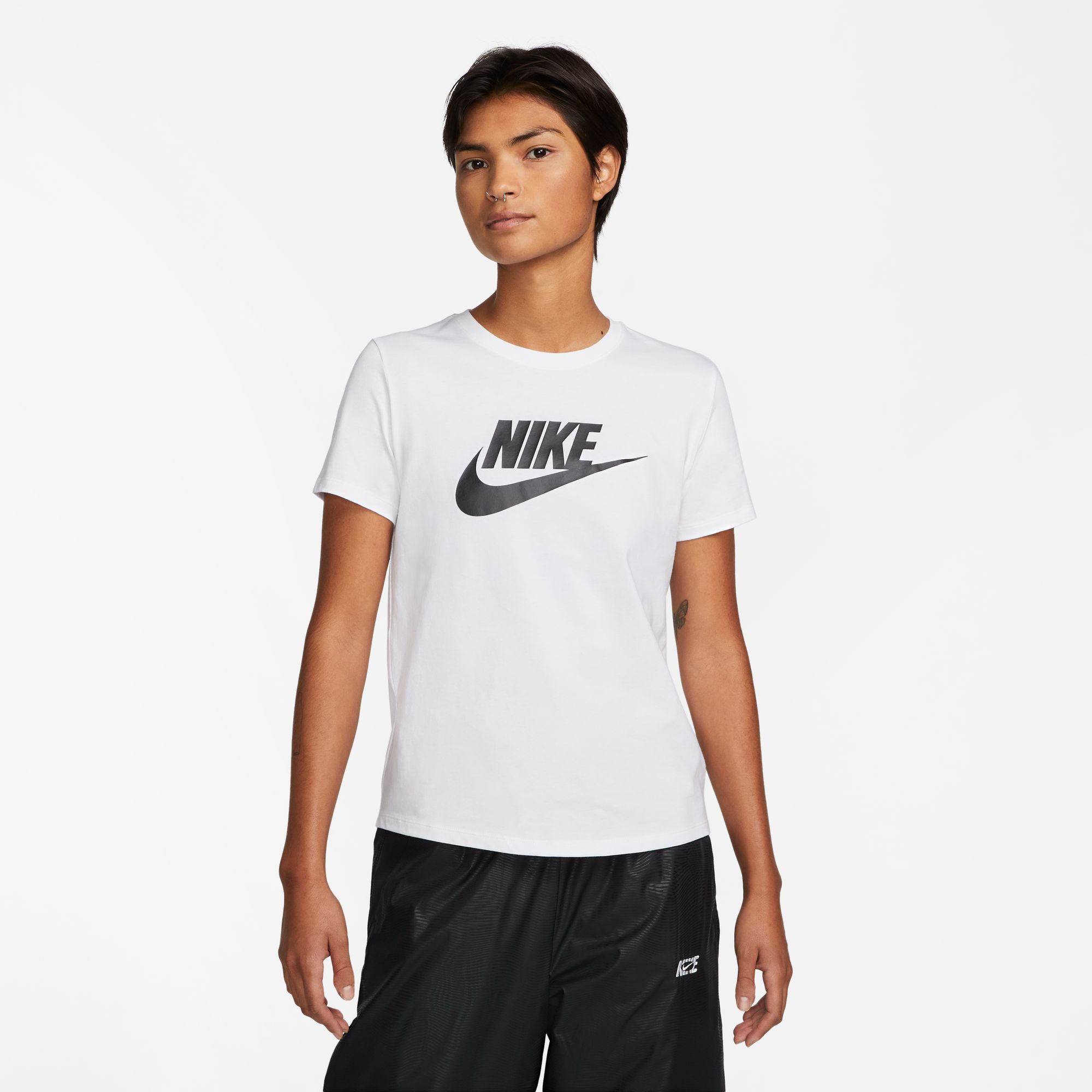 T-Shirt NIKE SPORTSWEAR "Nike Sportswear Essentials Women's Logo T-Shirt", Damen, Gr. L, weiß, Single Jersey, Obermaterial: 100% Baumwolle, Rundhals, Shirts T-Shirt, Basic Damen T-Shirt mit Logo