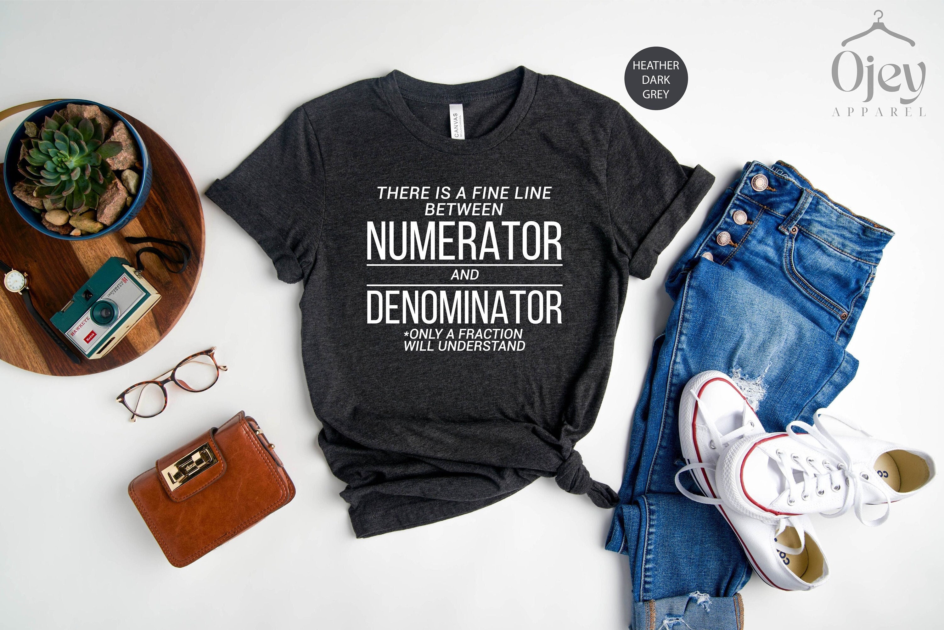 Mathe-Lehrer-T-Shirts, lustige Mathe-T-Shirts, es gibt eine feine Linie zwischen Zähler und Nenner, Mathematik-Lehrer-T-Shirt, Lehrer-Shirt Geschenk
