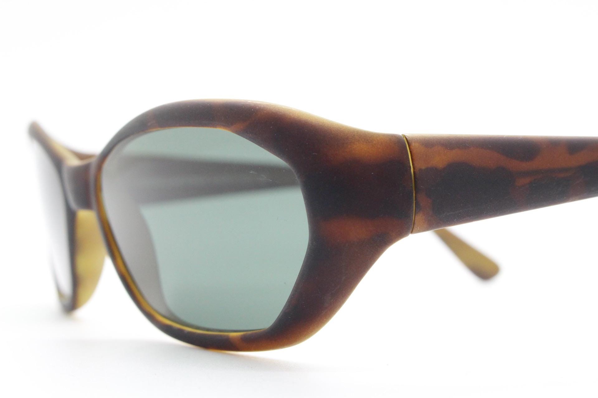 90er Jahre Vintage kantige ovale Cateye Sonnenbrille made in Italy von Fabris Lane. Mattes dunkelbraun meliert im 60er Jahre Stil. nr