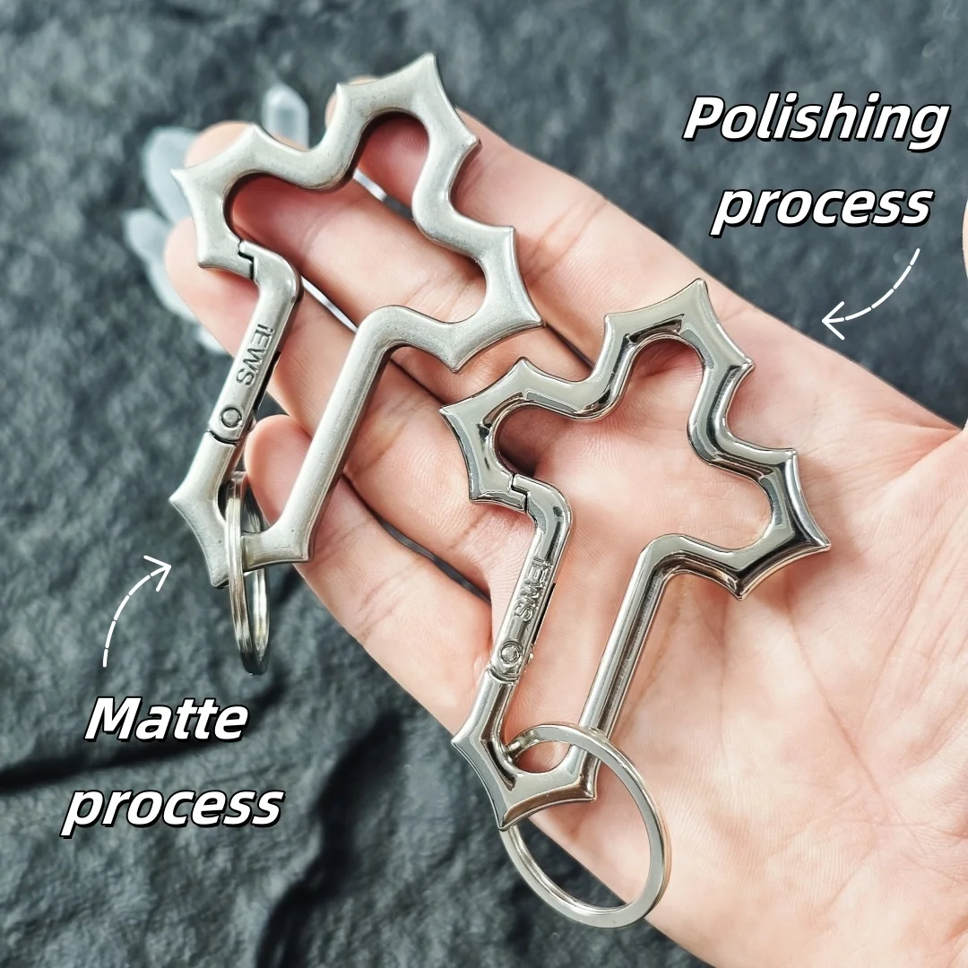 Ausgehöhltes Metallkreuz mit Schlüsselring: Anhänger im Street-Hip-Hop-Stil, Taillen-Outfit-Accessoire und Geburtstagsgeschenk Image