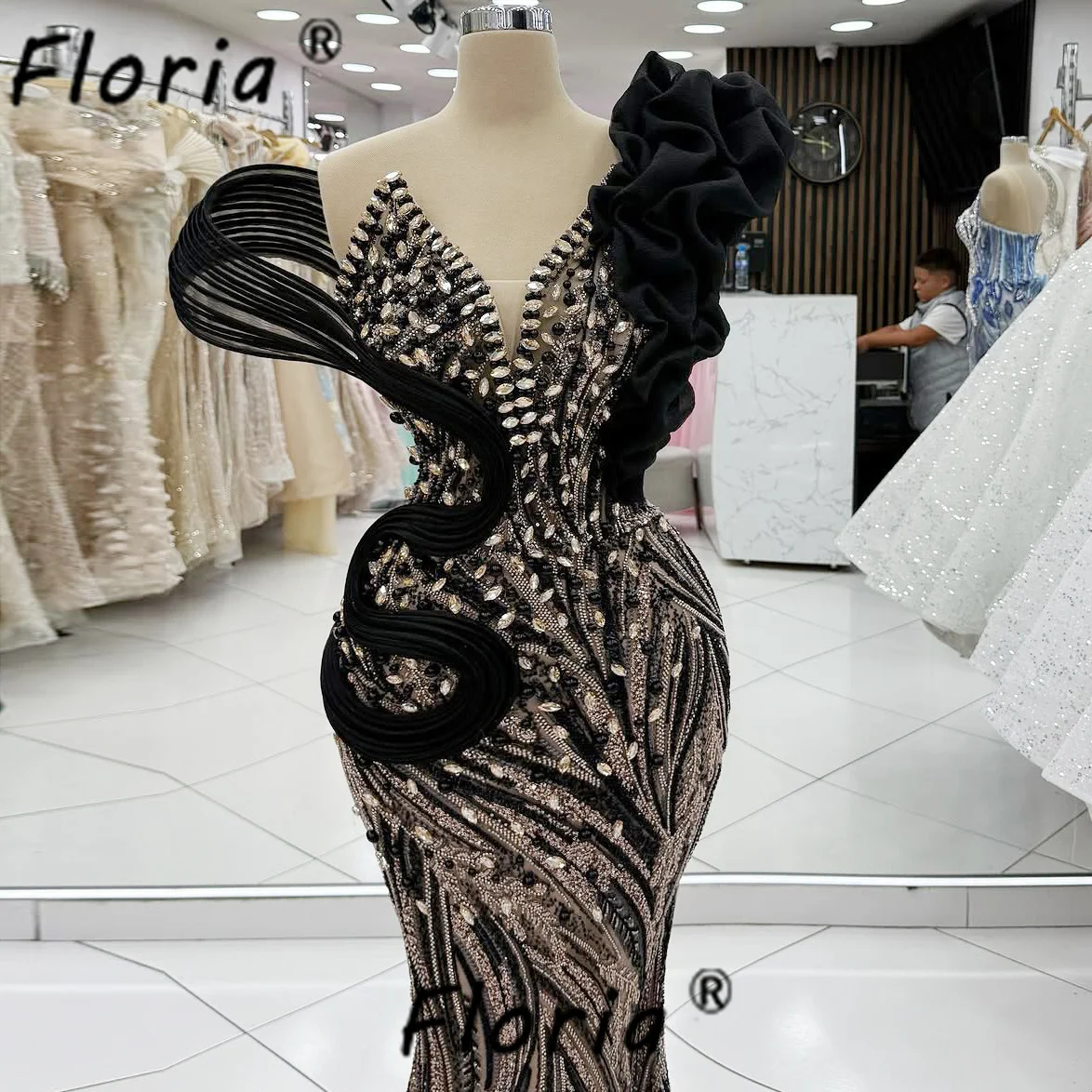 Einzigartige 2025, schwere Perlen, Kristall-Meerjungfrau-Abendkleider, Schwarz, Champagner, Dubai, Frau, formelles Partykleid, maßgeschneidert, Vestido de Gala Image