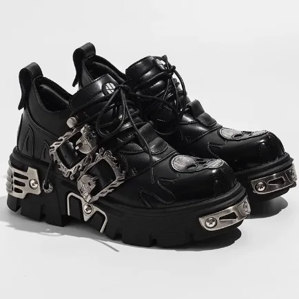 Rindsleder Rock Flame Trend Carving Dark Punk Kleines Leder Totenkopf Design Low-Top-Gothic-Einzelschuhe mit dicken Sohlen