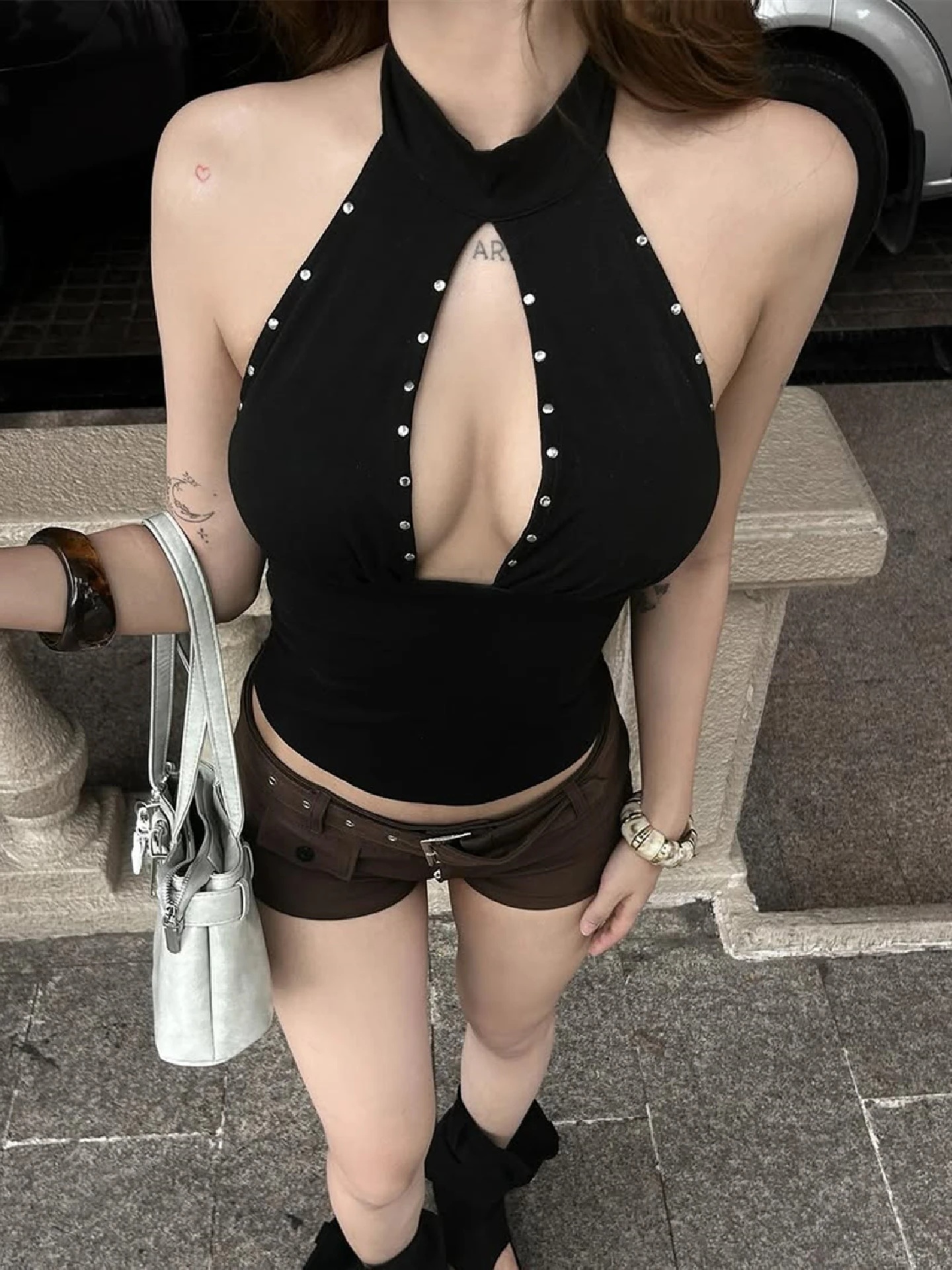 Dulzura Sommer Mode Sexy Halter-Backless Schlank Aushöhlen Niet Dekoration Top Frauen Casual Vielseitige Party Club Y2K Kleidung Image