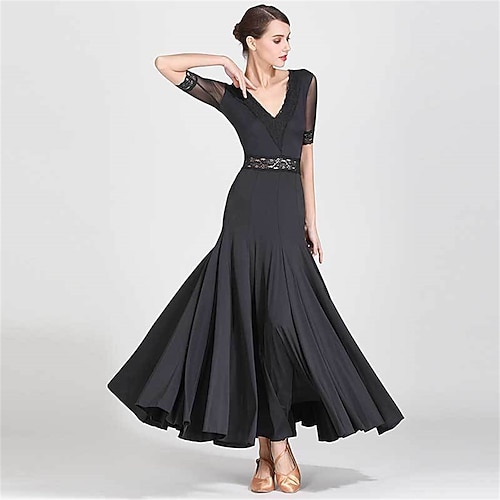 rotes Gesellschaftstanzkleid für Damen – A-Linien-Kleid mit V-Ausschnitt und Spitzendetails für Wettbewerbe, Latein- und Tanzveranstaltungen Image