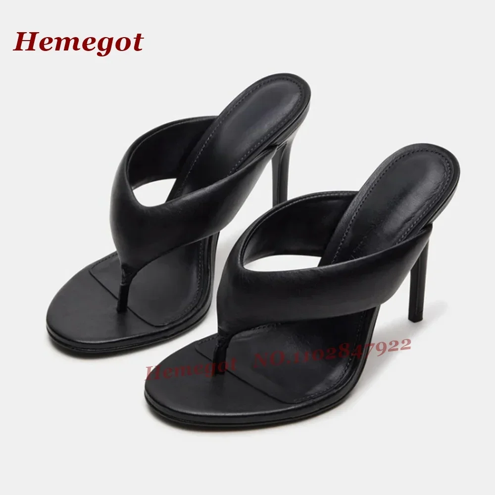 Clip Toe Schwarze Hausschuhe Slip On Stiletto Heels Flip Flops Außerhalb 2025, neue Sommer-Laufsteg-Freizeitschuhe, luxuriöses Leder, solide Image
