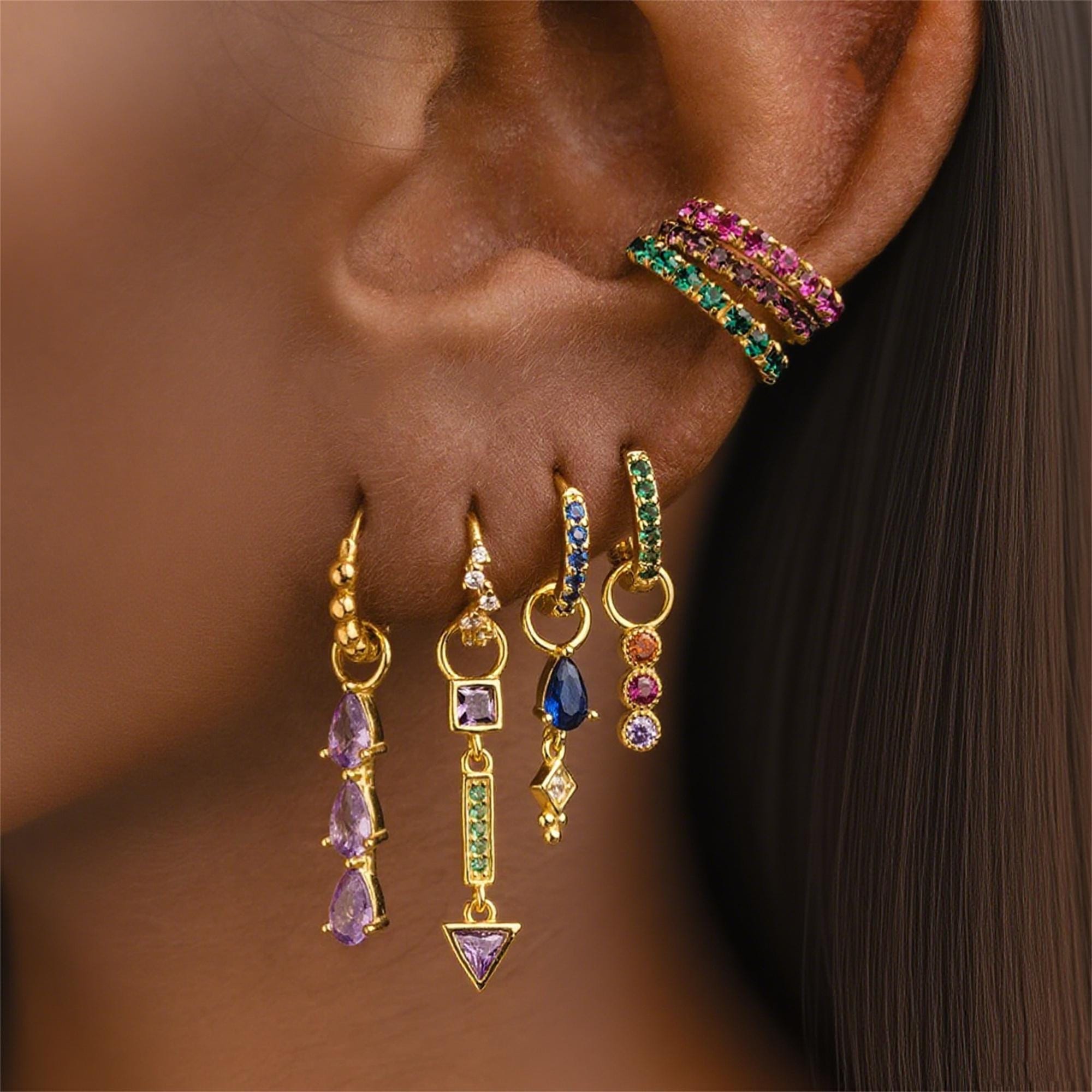Set di 7 orecchini con zirconi colorati, orecchini impilabili per piercing multipli, orecchini pendenti con zirconi dorati, orecchini scintillanti da